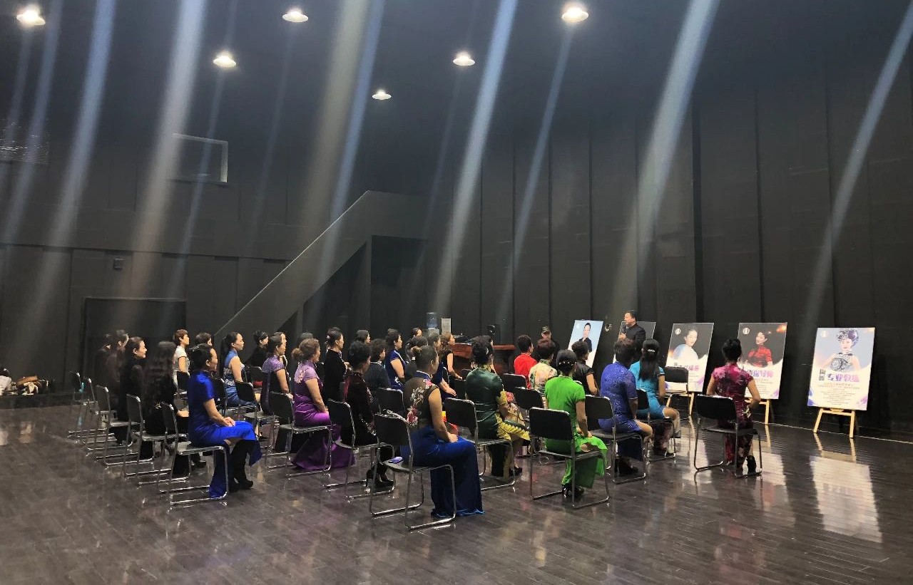 北京新时代模特学校多功能形体课室