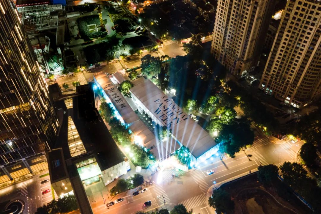 2021春夏上海时装重启风尚，锻造永续T台