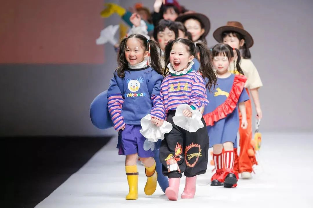 2021春夏上海时装重启风尚，锻造永续T台