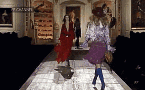 模特正确适应高跟鞋的方法