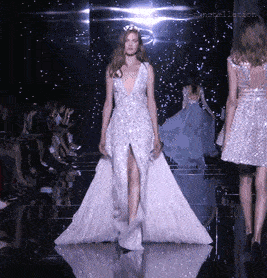 模特正确适应高跟鞋的方法