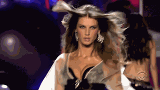 超模眼神的“小心机”