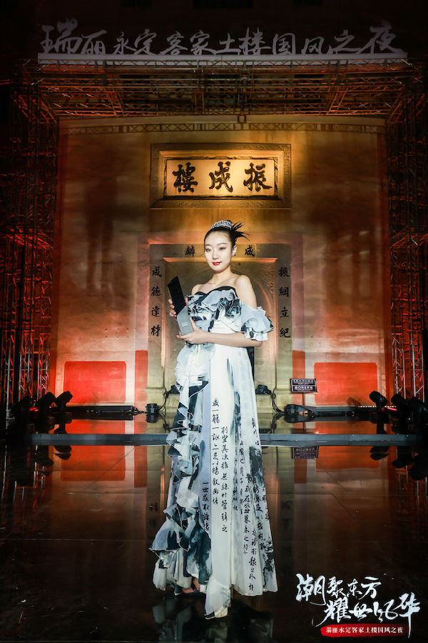 第17届瑞丽模特大赛总决赛落幕 新时代模特学员摘获冠军