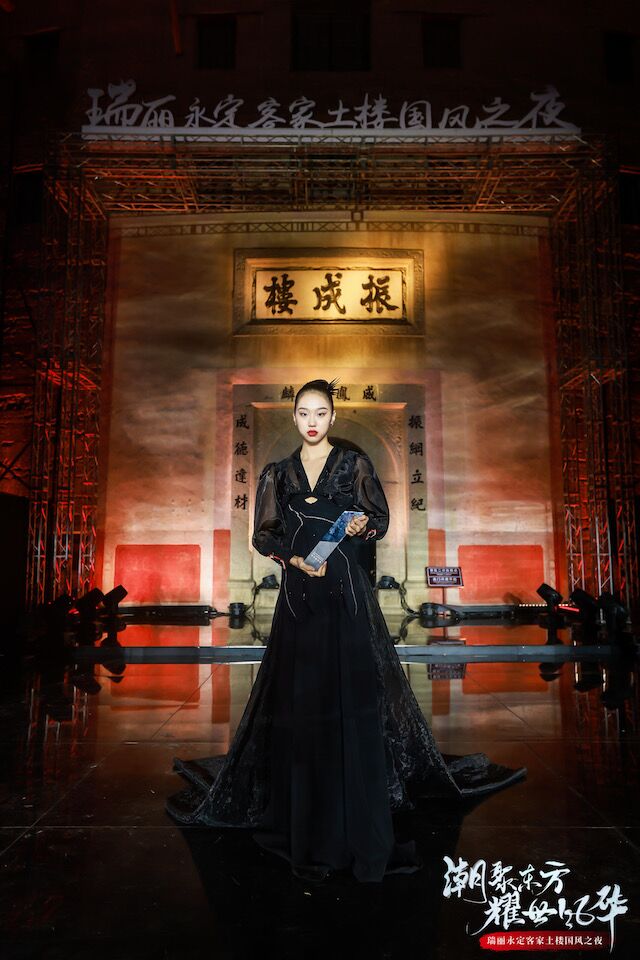 第17届瑞丽模特大赛总决赛落幕 新时代模特学员摘获冠军