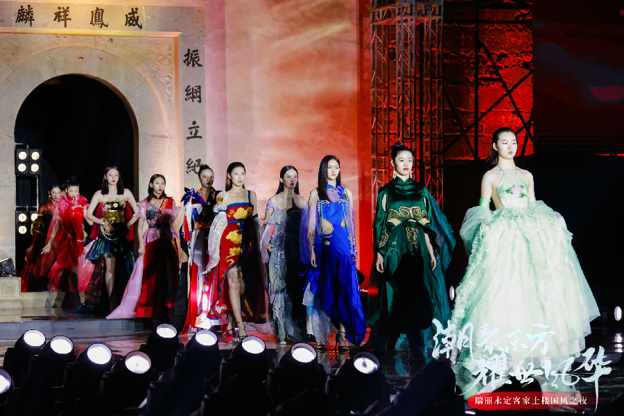 第17届瑞丽模特大赛总决赛落幕 新时代模特学员摘获冠军